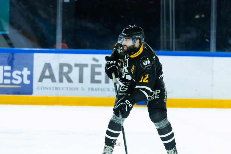 photo de l'article Une semaine contrastée pour l’Étoile Noire : défaite à Valenciennes, victoire héroïque face à Morzine