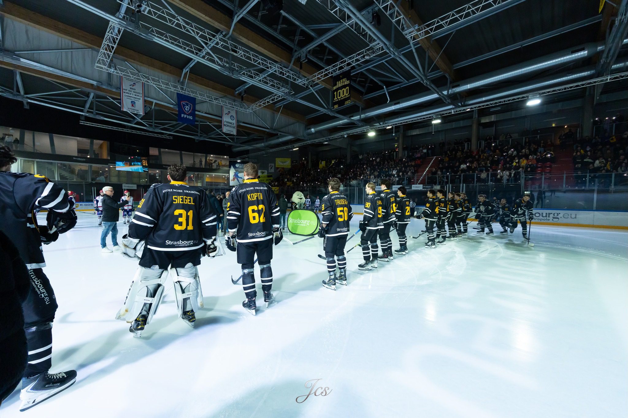 Une soirée référence à l’Iceberg : Strasbourg s’impose 8-3 face à Lyon